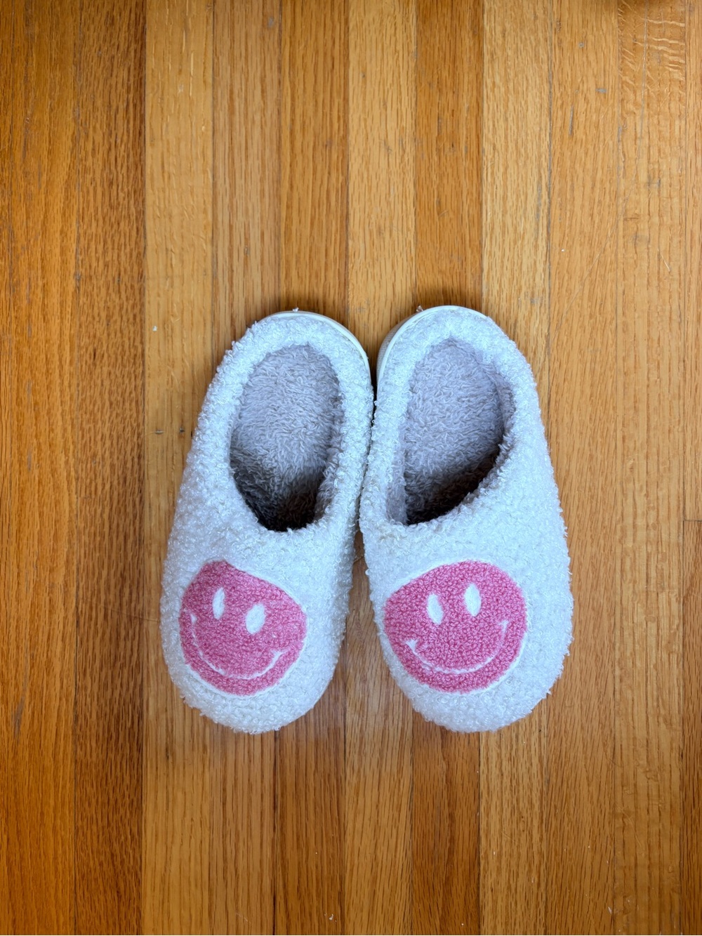 NWOT Kids Smiley Slippers
